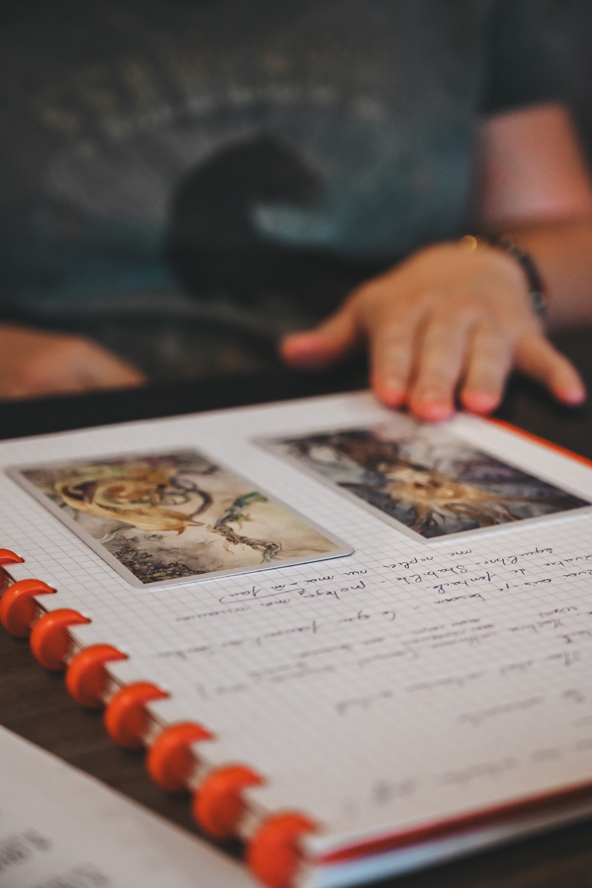 Cartes de tarot et notes de formation